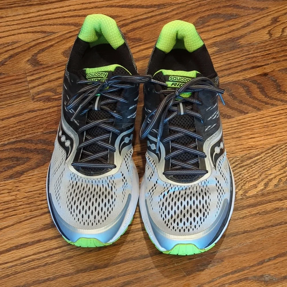 Men's US11 Saucony Ride 10 Everun running shoe